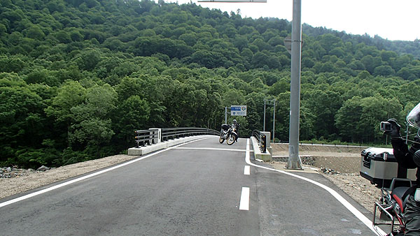 新しい県境の橋